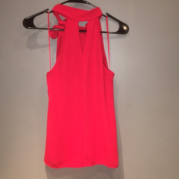 ❤️ 5/$15 😍 Red Express Top with Bow ❤️ - Picture 3 of 3
